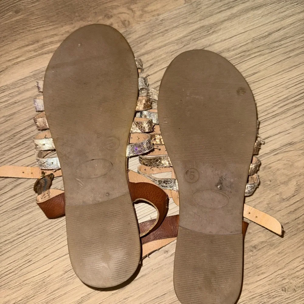 ⭐️Cherokee Brown and Silver Kids‎ Sandals⭐️